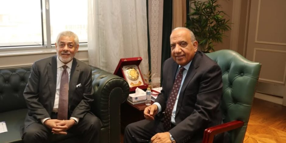 وزير الكهرباء يبحث مع شركة "AMEA POWER" الإماراتية زيادة التعاون في مجالات الطاقة المتجددة