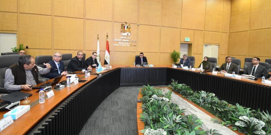 وزير الإسكان يعقد اجتماعًا مع مسئولي شركة "سيتي إيدج" لاستعراض خططها التسويقية