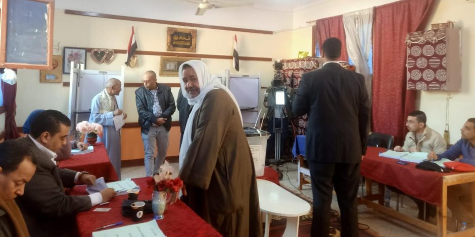 إقبال للناخبين في لجنة الشهيد الطيار محمد كامل ببندر ومركز سوهاج بانتخابات مجلس النواب