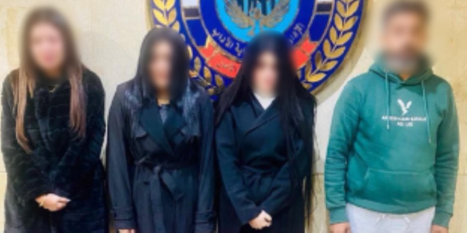 ضبط شخص و3 سيدات لتورطهم في ممارسة أعمال منافية للآداب عبر تطبيق هاتفي بالجيزة