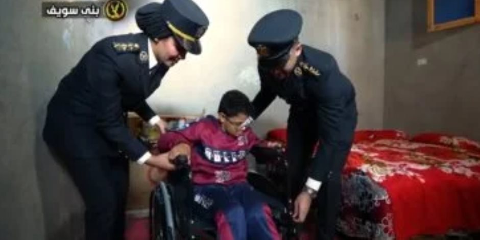 وزارة الداخلية تحتفل باليوم العالمي لذوى الإعاقة وتوزع كراسى متحركة (فيديو)