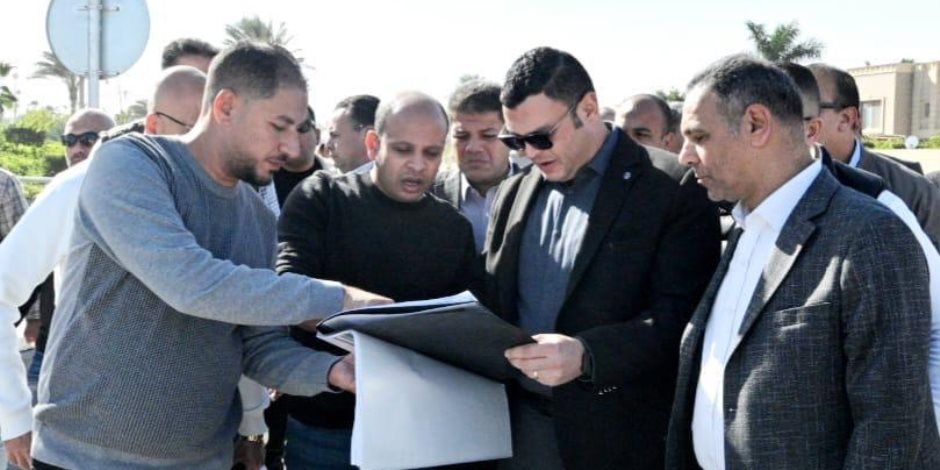 وزير الإسكان يتفقد مشروع "مارينا ٨" وتطوير الطريق الرئيسي لمدخل مارينا 5
