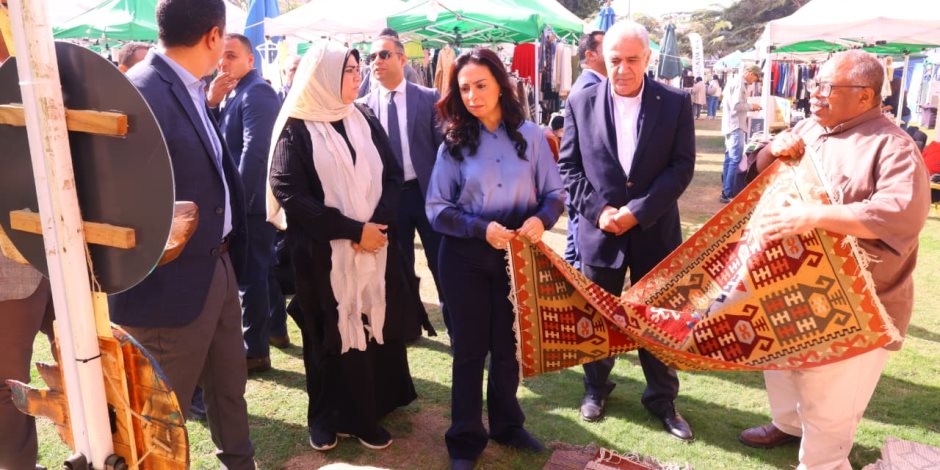 وزيرة التضامن الاجتماعي تفتتح معرض " جزيرة الخير" بنادي الجزيرة الرياضي