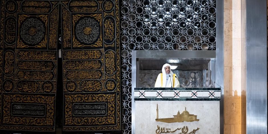 أكبر جوامع جنوب شرق آسيا:  د.العيسى يُلقي خطبةَ الجمعة ويؤمُّ المصلين في جامع الاستقلال بالعاصمة الإندونيسية "جاكرتا"