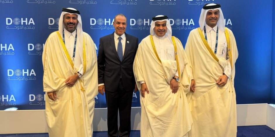 وزير الخارجية يلتقي وزراء المالية والتجارة والصناعة والمواصلات في دولة قطر