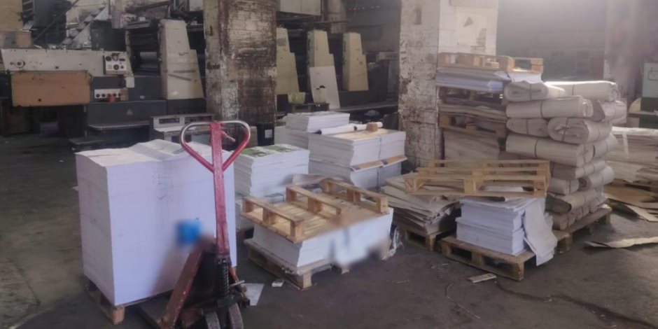 ضبط مطبعة بدون ترخيص بالشرقية بداخلها 56 ألف نسخة كتاب دراسى مقلدة 