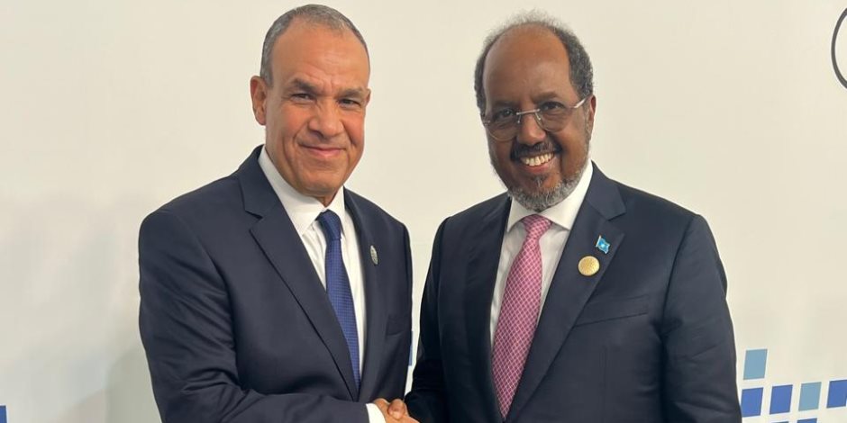 وزير الخارجية يلتقي رئيس جمهورية الصومال الفيدرالية على هامش منتدى الدوحة 