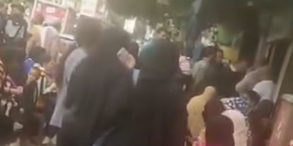 الداخلية تكشف تفاصيل توزيع رشاوى إنتخابية على الناخبين أمام جمعية خيرية فى المنيل 