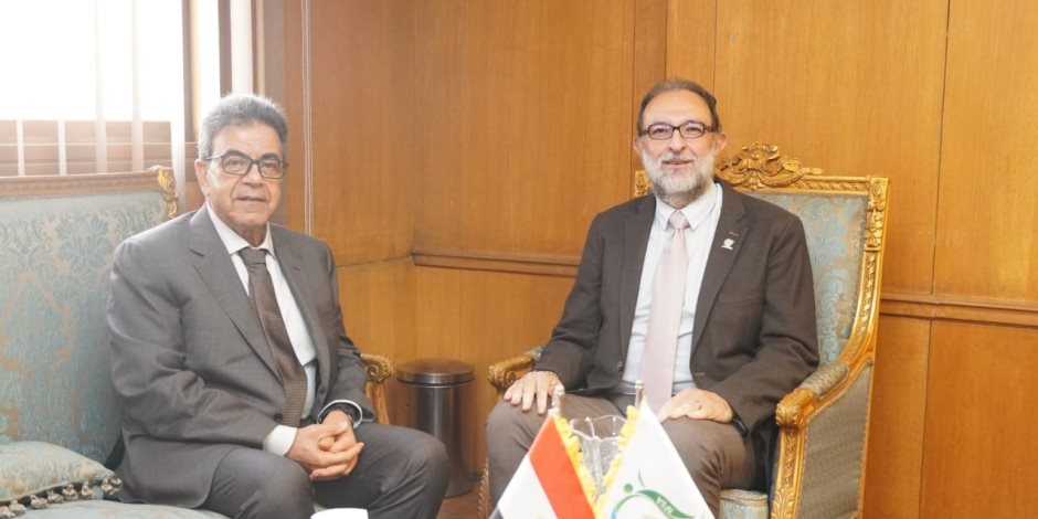 رئيس «سلامة الغذاء» يبحث مع نقيب الأطباء البيطريين تعزيز التعاون في الرقابة على المنتجات