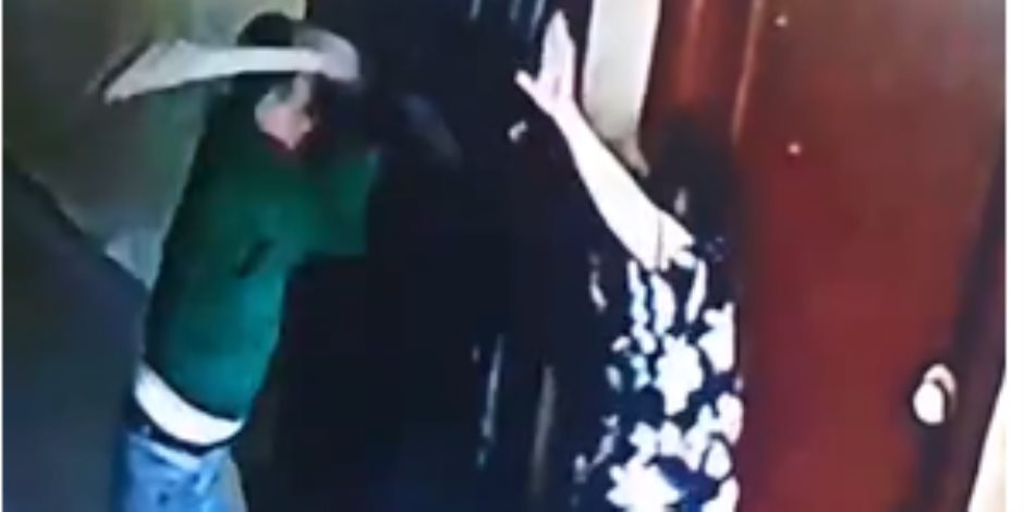 ضبط المتهم بالتعدي على سيدتين بالضرب بعصا خشبية فى دمياط