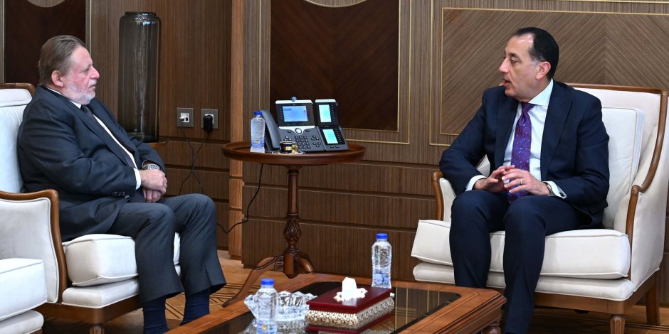 رئيس الوزراء ومحافظ البنك المركزي يبحثان توفير متطلبات السوق المحلية وتلبية احتياجات الإنتاج والتشغيل