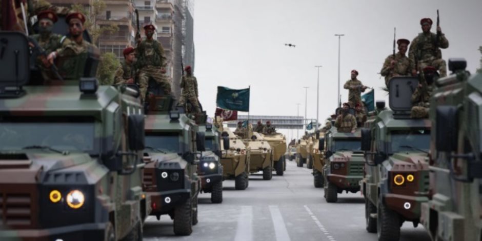 عرض عسكري للجيش السوري في دمشق بمناسبة ذكرى سقوط بشار الأسد.. صور