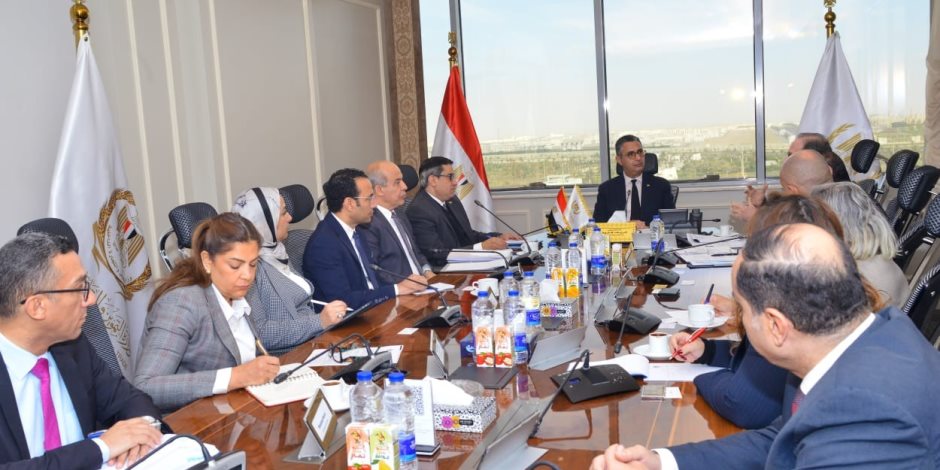 وزير التموين يبحث مع رئيس شركة بلومبرج جرين العالمية مقترحات التعاون في تطوير البنية التحتية لتخزين الحبوب