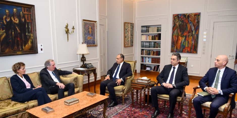  وزير الخارجية يستقبل وفداً أوروبياً برئاسة المبعوث الأوروبي الخاص لعملية السلام