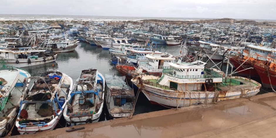 طقس سيئ يضرب شمال البلاد.. إغلاق ميناء البرلس لحين تحسن الحالة الجوية