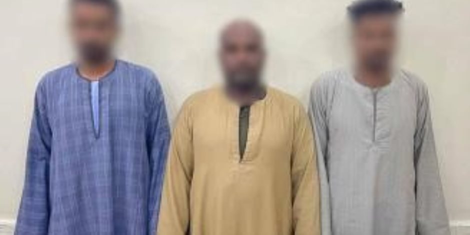 ضبط المتهمين بالاعتداء على سائق وتحطيم سيارته بقنا بدعوى مناصرته أحد المرشحين