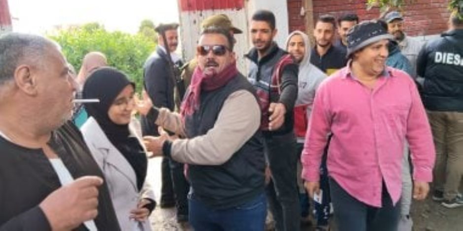 رغم سوء الطقس.. إقبال كبير للمواطنين على لجان انتخابات مجلس النواب بالبحيرة