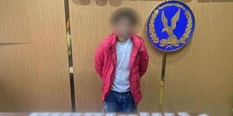 ضبط شخص بمحيط لجنة انتخابية فى الوراق بحوزته كروت دعاية لمرشح لتوزيعها على الناخبين