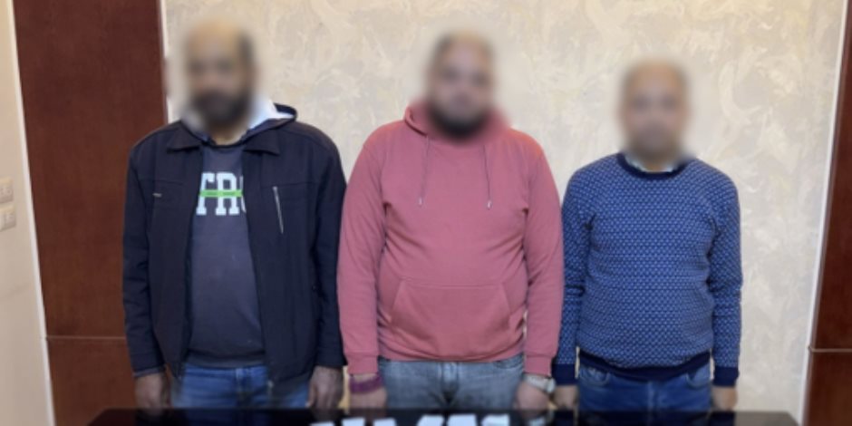 ضبط 3 بدائرة ملوى فى المنيا يوزعون دعاية ومالية على الناخبين لصالح مرشح