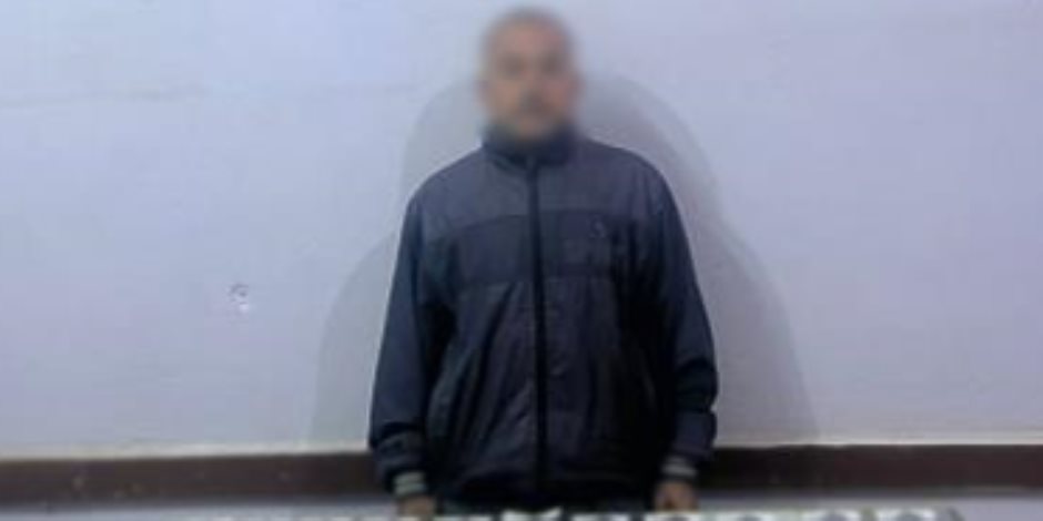 الخدمات الأمنية تضبط شخص بدائرة بدر فى البحيرة يوزع دعاية لمرشح على الناخبين