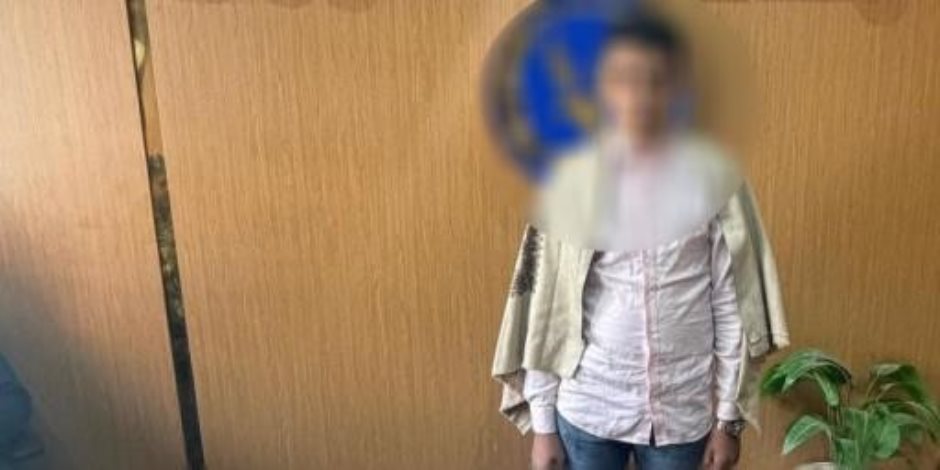ضبط شخص بحوزته كروت دعائية لتوجيه الناخبين لصالح مرشح بالجيزة
