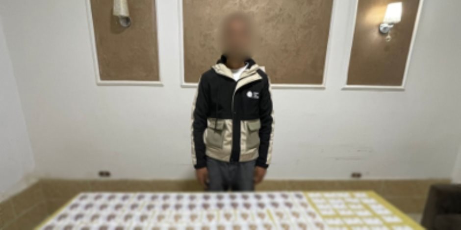 أمن البحيرة يضبط شخص فى دائرة بدر يوزع الدعاية الإنتخابية لمرشح على الناخبين 