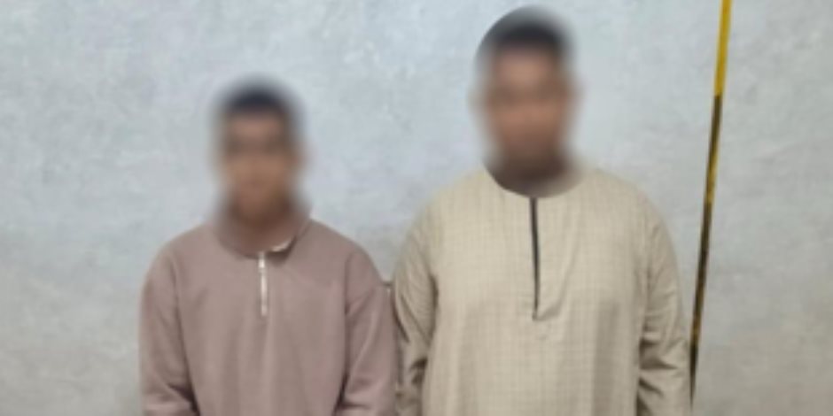 القبض على شخصين يوزعان دعاية مرشح أمام اللجان الانتخابية بدائرة أرمنت فى الأقصر