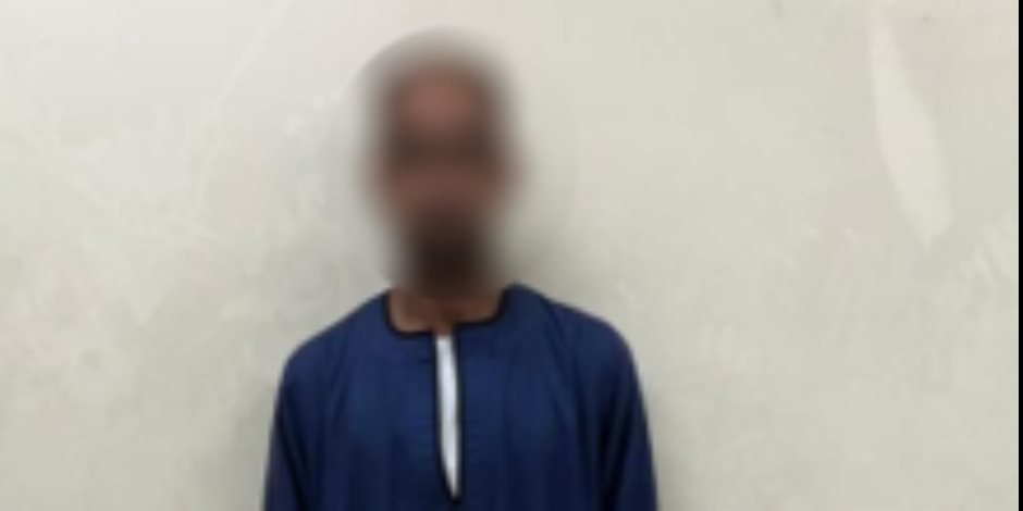 ضبط شخص يوزع الاموال على الناخبين لصالح مرشح فى دائرة إسنا بالأقصر