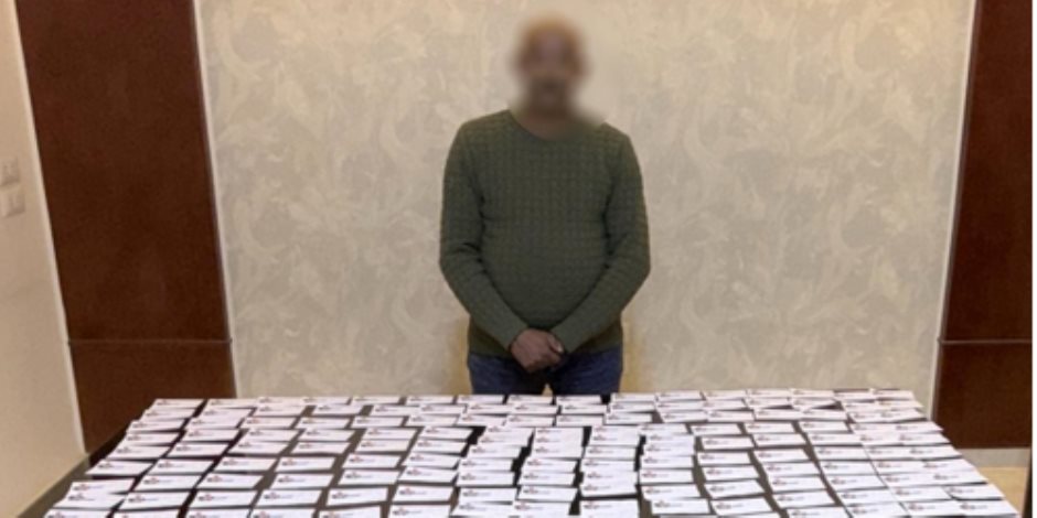 القبض على شخص يوزع الدعاية الانتخابية لمرشح أمام اللجان فى دائرة ملوى بالمنيا 