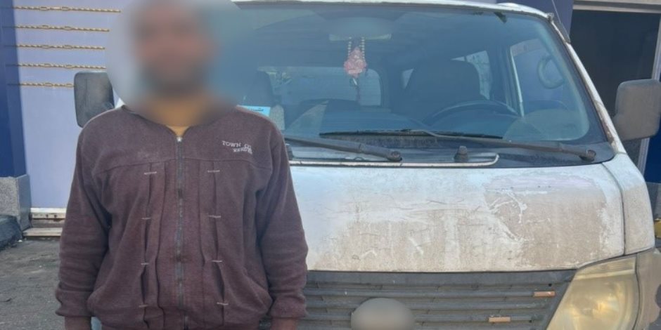 ضبط شخص لاصطحاب ناخبين بالقاهرة لحثهم على التصويت