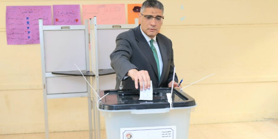 محافظ الجيزة يُدلي بصوته في انتخابات مجلس النواب 2025 