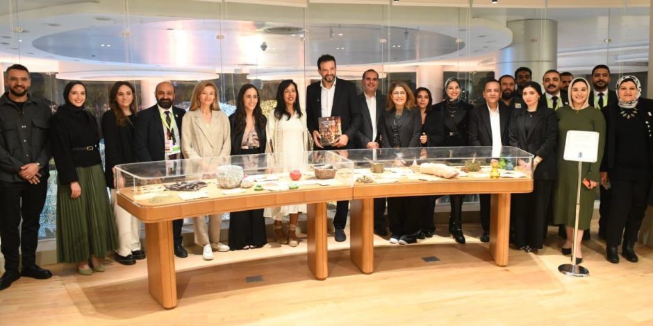 مستشفى الناس يفتتح قاعة "تاريخ الطب المصري" من تنسيق "دار راوي للنشر" كأول معرض ثقافي دائم بمؤسسة طبية