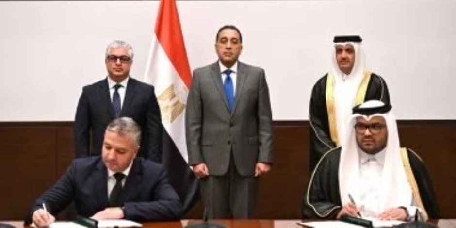 رئيس الوزراء يشهد توقيع عقد مشروع شركة المانع القابضة القطرية بالسخنة