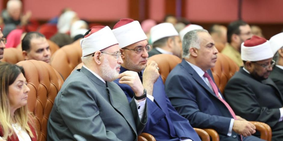 وكيل الأزهر والمفتي ورئيسة القومي للإعاقة يفتتحون معرض أعمال فنية