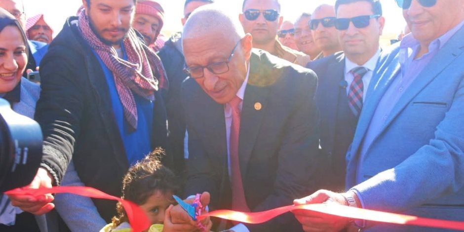 محافظ شمال سيناء يفتتح دار مناسبات وادي الحاج ويتابع سير لجان الانتخابات بوسط سيناء (صور)