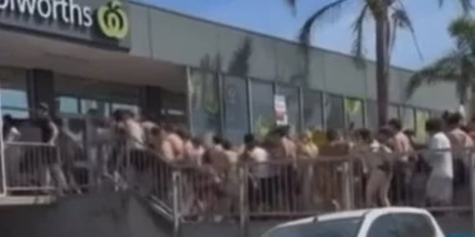 حدث في أستراليا ..  200 شاب وفتاة من المراهقين يسرقون متجرا فى سطو جماعي بوضح النهار