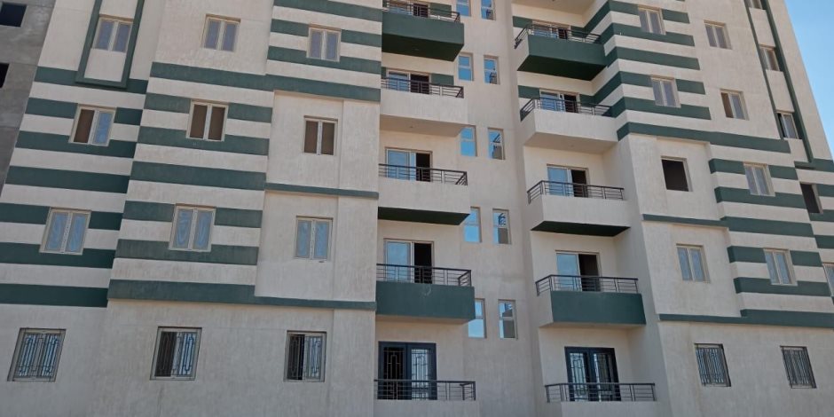 وزير الإسكان يتابع موقف مشروعات وحدات مبادرة "سكن لكل المصريين" بعددٍ من المدن الجديدة