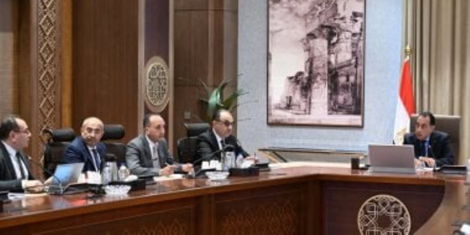 رئيس الوزراء يتابع الموقف التنفيذى لمشروعات تطوير قطاع الغزل والنسيج
