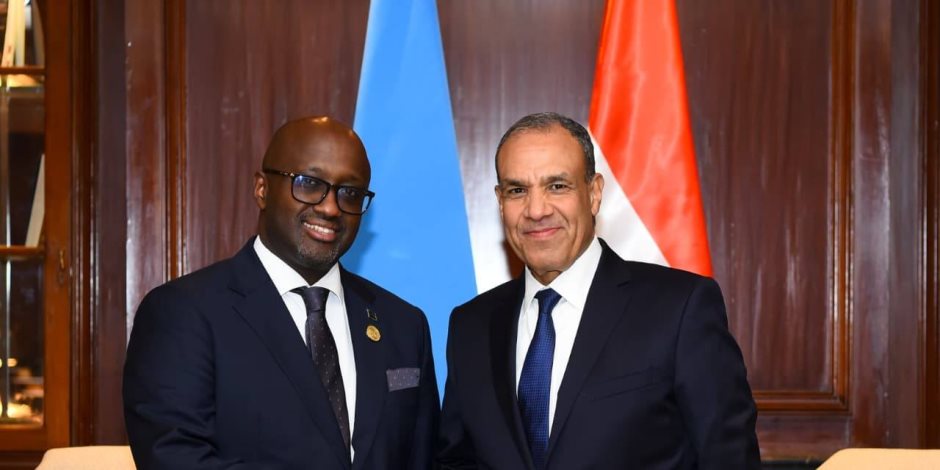 وزير الخارجية يلتقي نظيره الرواندي لبحث سبل تعزيز التعاون الثنائي