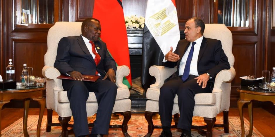 وزير الخارجية يلتقي نظيره المالاوي لبحث سبل تعزيز العلاقات الثنائية