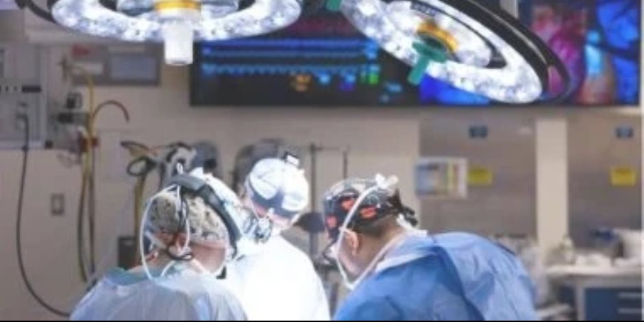 حدث في أمريكا .. مستشفى يعلن نجاح أول عملية زرع مزدوجة للقلب والكبد لطفلة