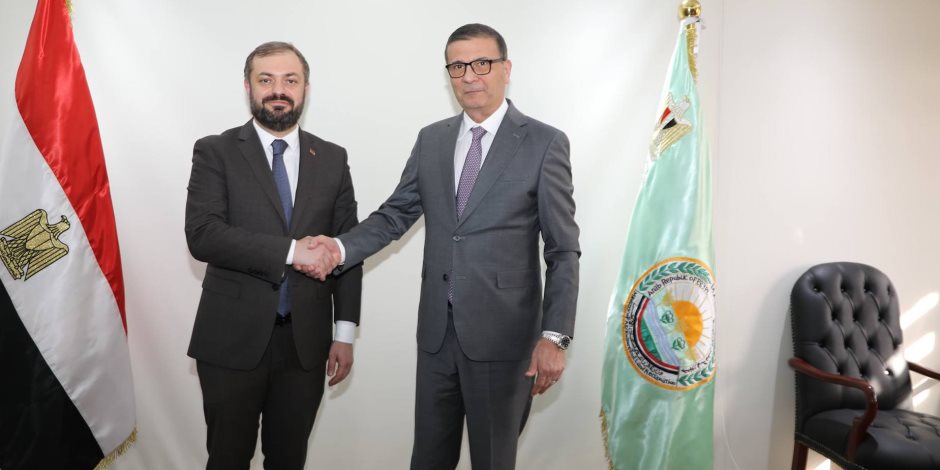 وزير الزراعة يبحث مع وزير الاقتصاد الأرميني آفاق التعاون الزراعي المشترك وزيادة فرص الاستثمار