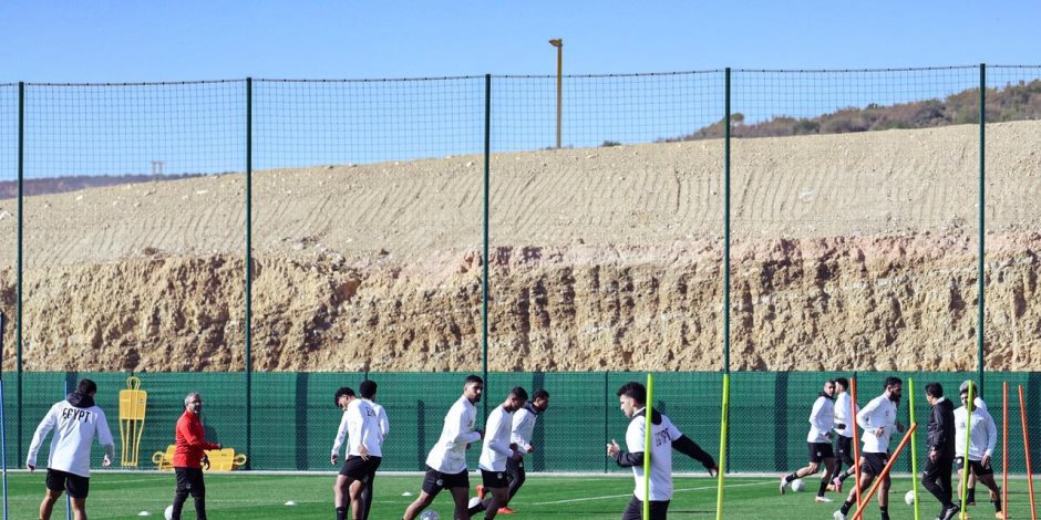 منتخب الفراعنة يبدأ تدريباته لمواجهة جنوب أفريقيا.. صور
