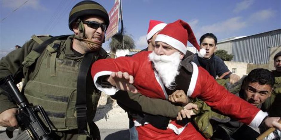 الشرطة الإسرائيلية تعتقل بابا نويل فى حيفا خلال احتفال بعيد الميلاد