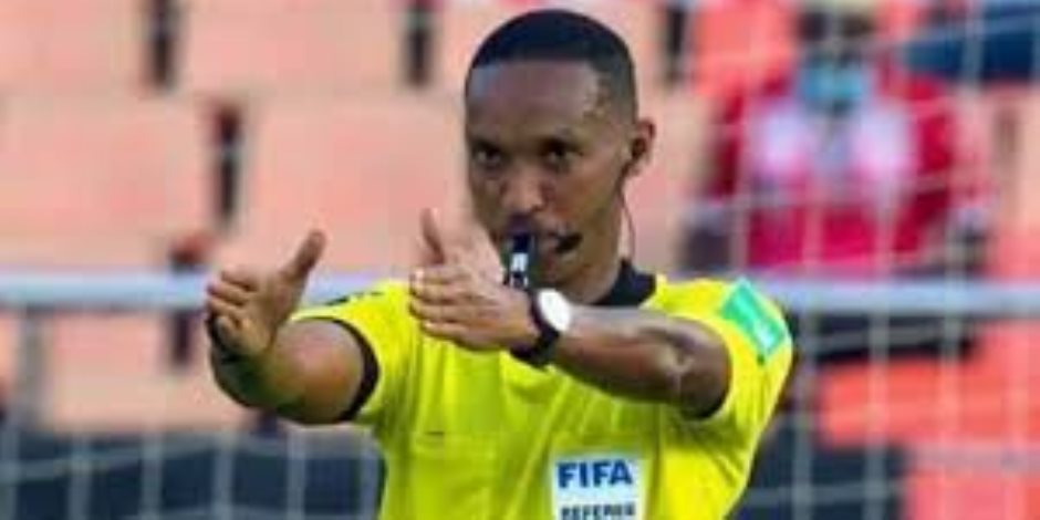 الكاف تكشف عن الطاقم التحكيمي للقاء الفراعنة وجنوب أفريقيا ضمن منافسات أمم إفريقيا 