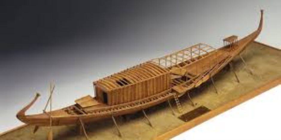 تفاصيل بدء تثبيت أول قطعة من مركب خوفو الثانية بالمتحف الكبير