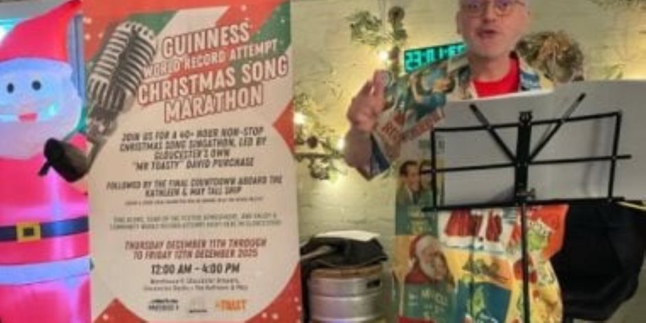 بريطانى يدخل موسوعة جينيس بغنائه أغانى الكريسماس لـ 42 ساعة متواصلة 