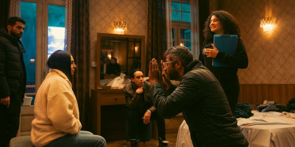 لقطات من كواليس  مسلسل "عرض وطلب" لـ سلمى أبو ضيف على قنوات المتحدة في رمضان 2026