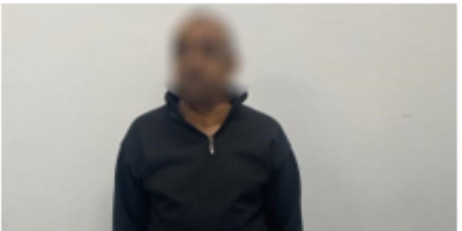 ضبط شخص بحوزته بطاقات شخصية وكروت دعاية انتخابية أمام لجنة بالإسكندرية