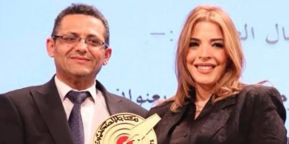 سمر إبراهيم تتسلم جائزة محمد عيسى الشرقاوي للتغطية الخارجية في حفل جوائز الصحافة المصرية